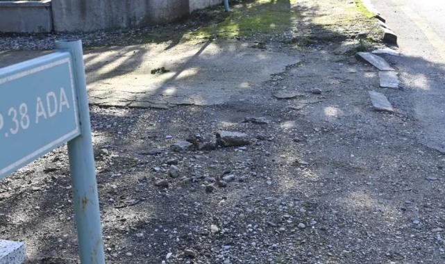 Kırtık Mezarlığı’nda bozulan kaldırımlar yenilendi