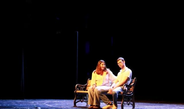 Özel bireyler tiyatro oyununda hünerlerini sergiledi