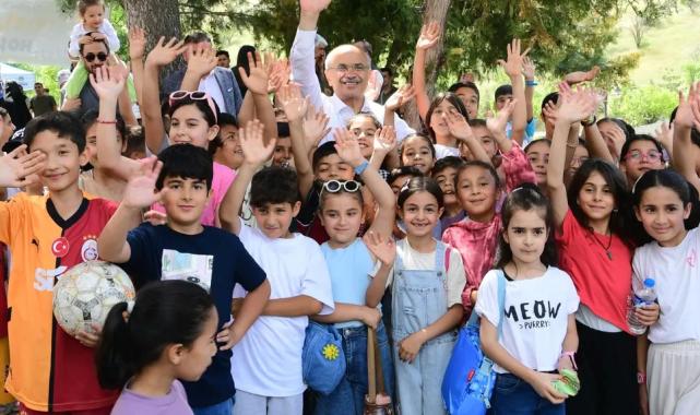 Rengarenk uçurtmalar Beydağı’nda gökyüzüyle buluştu