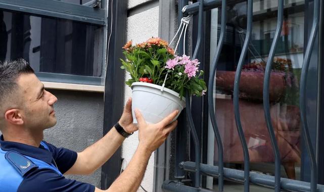 Rukiye’nin dünyayı gördüğü tek pencere çiçek açtı