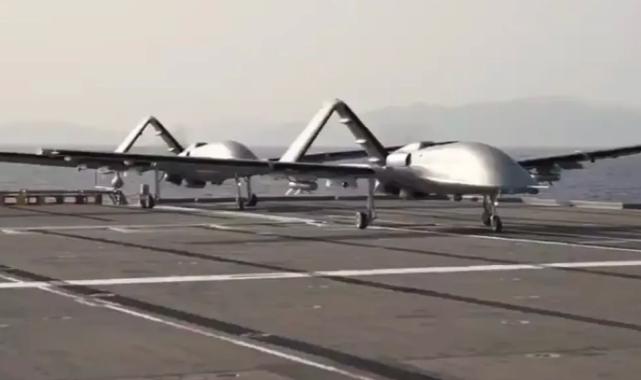 TCG Anadolu’da art arda uçuşlar… Bayraktar’lar deniz ufkuna kanat açıldı!