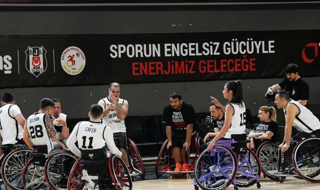 Tekerlekli sandalyeliler potada dostluk maçında buluştu