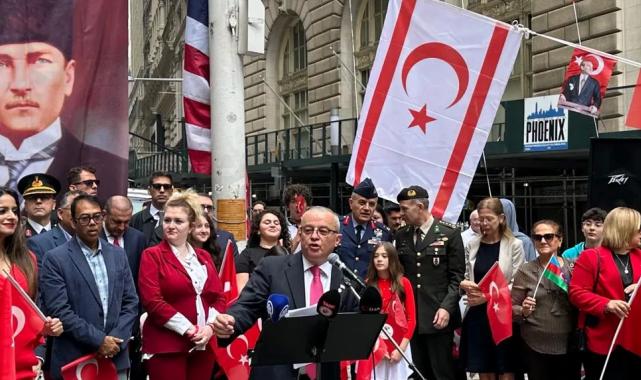 Türk Bayrağı Wall Street’te göndere çekildi