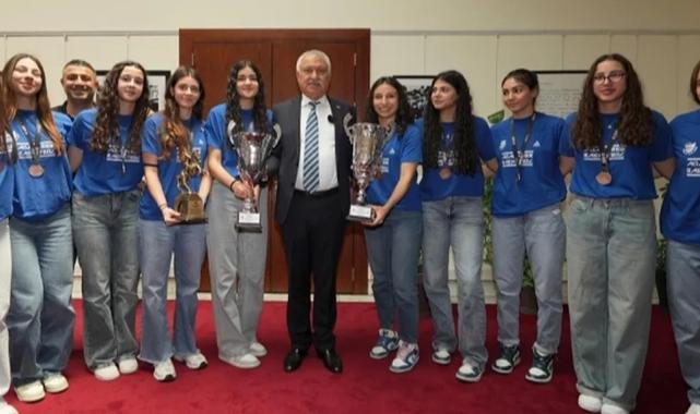 Adana Büyükşehir U18 Kız Basketbol Takımı Türkiye 3’üncüsü