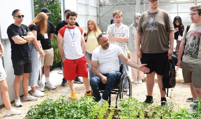 Avrupalı öğrenciler Osmangazi’de fide dikti