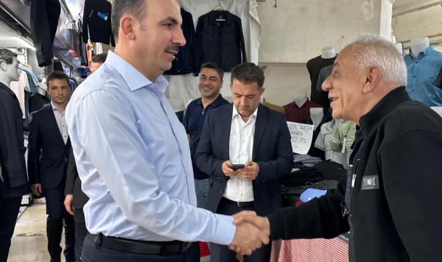 Başkan Altay bayram alışverişine çıkanlarla sohbette