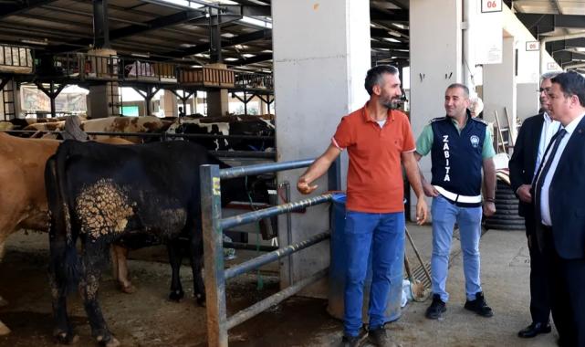Başkan Aydın kurban pazarını ziyaret etti