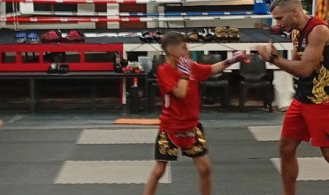 Bostanlısporlu 10 yaşındaki Mert, Tayland’ta ringe çıktı!