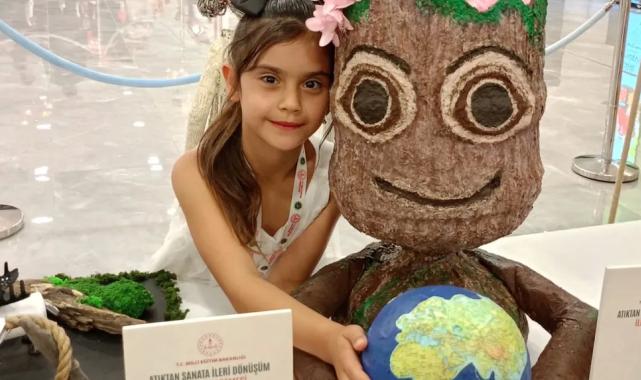 Bucalı ilkokul öğrencisine ‘sıfır atık’ Türkiye ödülü kazandırdı