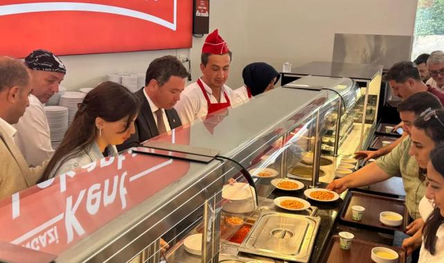 Bursa Osmangazi’de Ferdi Zeyrek anısına yemek ikramı