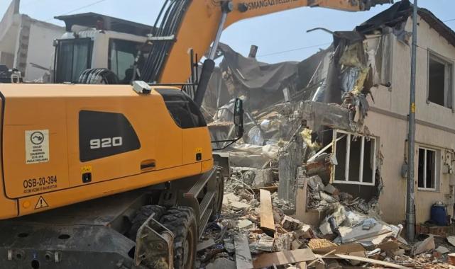 Bursa Osmangazi’de iki katlı kaçak bina yıkıldı