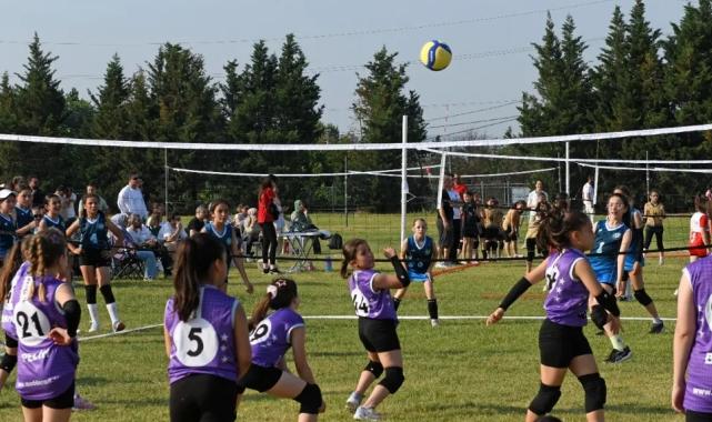 Bursa Osmangazi’de kız çocukları için Mini Voleybol Şenliği