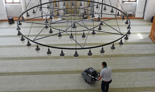 Bursa Osmangazi’deki camiler bayrama hazır