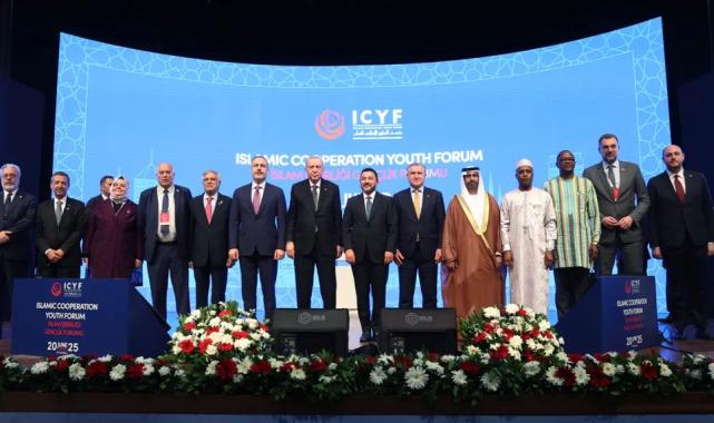 Cumhurbaşkanı Erdoğan: Müslümanlar olarak birlik beraberlik zorunluluktur