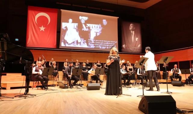 “Cumhuriyetin Divası” Müzeyyen Senar konserle anıldı