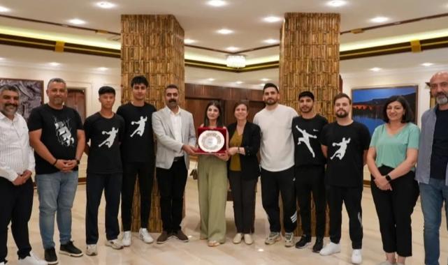 Diyarbakır Büyükşehir şampiyon sporcuları ağırladı