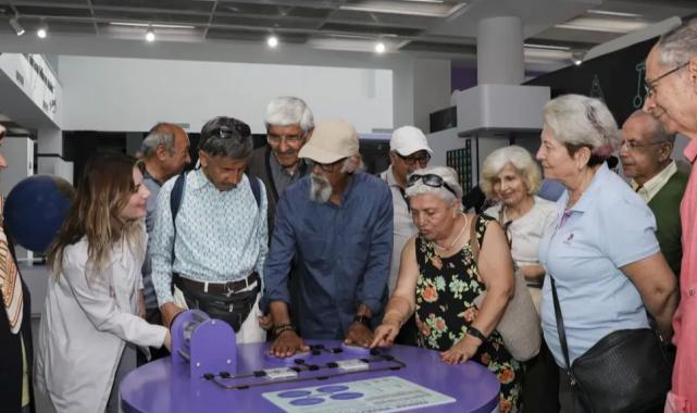 Emeklilerden Mercan Bilim Merkezi’ne tam not