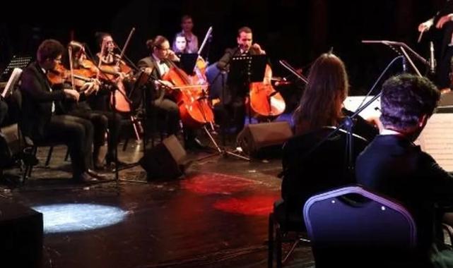 En ‘Baba’ şarkılar için Kocaeli’de sandalyeni kap ‘Milli İrade Meydanı’na gel