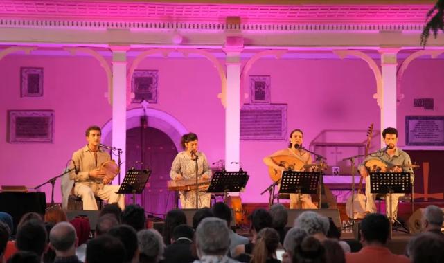 Ezgiler ve İki Yaka: “Ada” Konseri Kınalıada’da Yankılandı