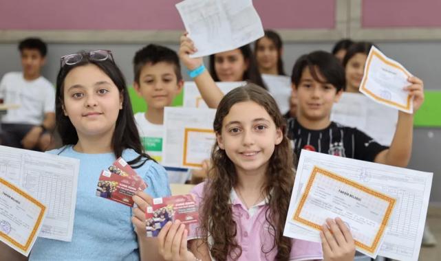 Fatma Şahin’den Gaziantepli çocuklara karne hediyesi