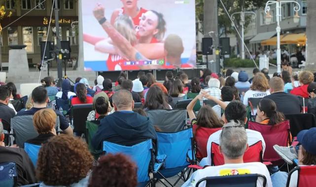 Filenin Sultanları’na Mudanya’dan coşkulu ‘dev’ destek