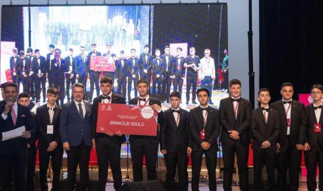 ‘Genç Sesler Medeniyet Ezgileri’nde ödüller sahiplerini buldu