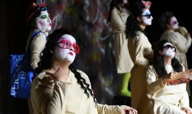 ‘Hiç Kimsenin Hikayesi’ oyunu Bursa Osmangazi’de sahnelendi