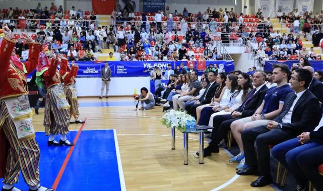 İBB yurtlarında mezuniyet coşkusu