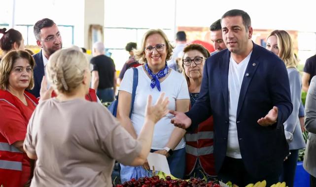 İzmir Narlıdere’de bayram öncesi pazaryeri ziyareti