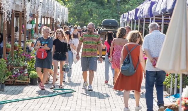 İzmir’de Kültürpark çiçek açtı