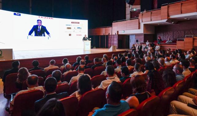 İzmir’de ‘mükemmelliği arayış’ sempozyumu