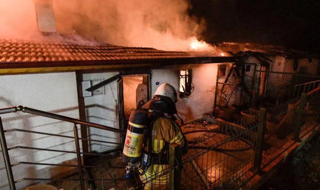 İzmir’de yangın kâbusu! 20 ev yandı, ekipler seferber oldu