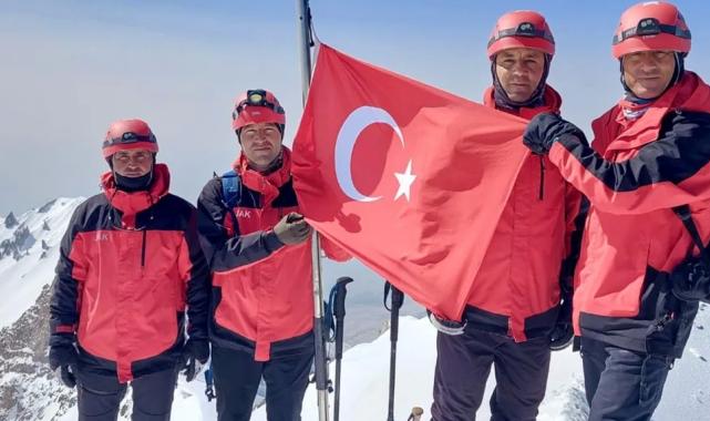 Jandarma 186. yılını Erciyes’in zirvesinde kutladı