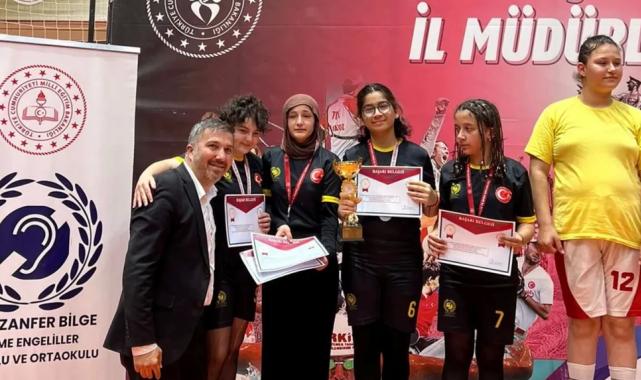 Karamürsel’in işitme engelli öğrencileri masa tenisinde Türkiye’yi gururlandırdı