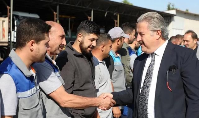 Kayseri Melikgazi mesaiye bayramlaşarak başladı