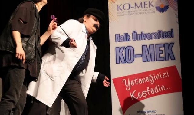 KO-MEK kursiyerlerine sahnede tam not