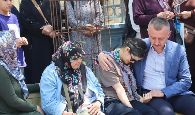 Kocaeli’de Başkan Büyükakın, Gülşah’ı acı gününde yalnız bırakmadı