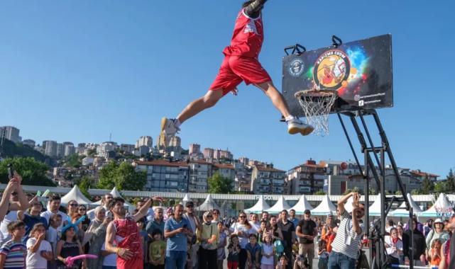 Kocaeli’de çocukların neşesi Milli İrade Meydanı’nı sardı