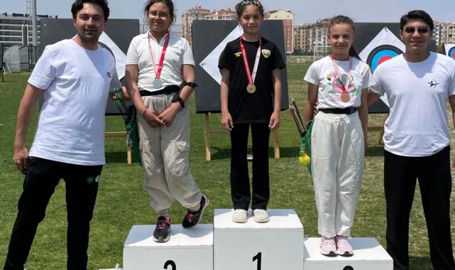 Konya Meramlı okçulardan hedef tam isabet