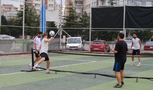 Konya’da ayak tenisi heyecanı