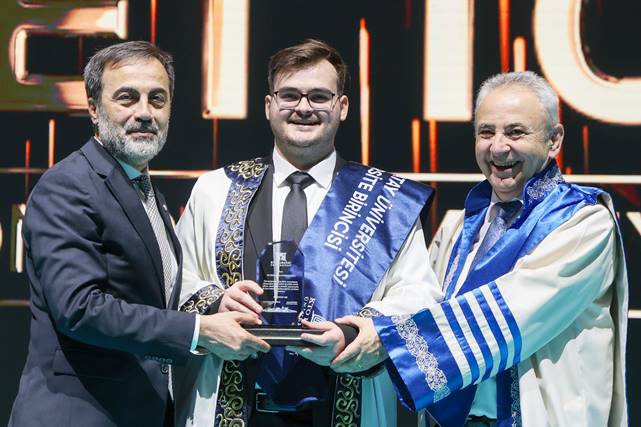 KTO Karatay’da, 13. Dönem mezunları coşkuyla uğurlandı