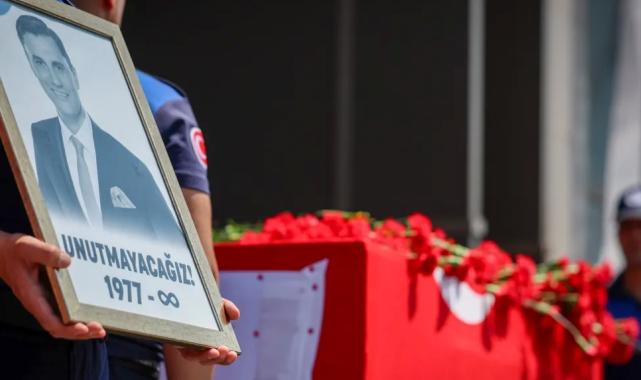 Manisa başkanını uğurluyor