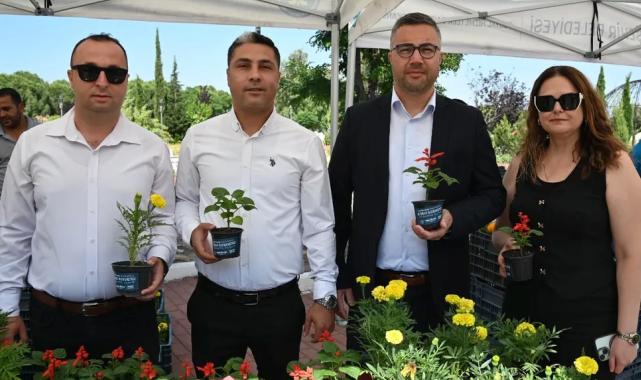 Manisa’da bayramlık çiçekler Büyükşehir’den