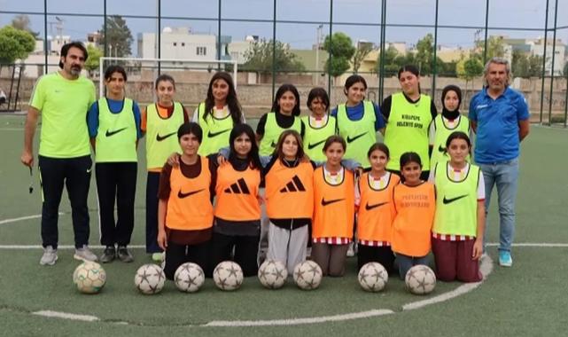 Mardinli genç kızlar sahada