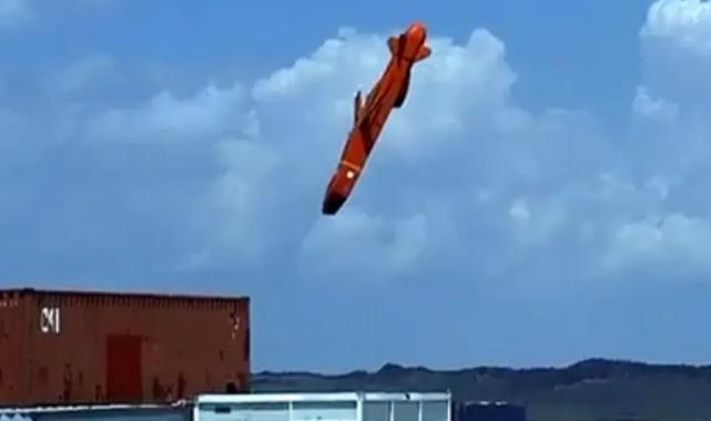 Milli seyir füzesi SOM, yerli turbojet motorla hedefi tam isabet vurdu