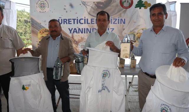 Muğla’da arıcılara ekipman desteği