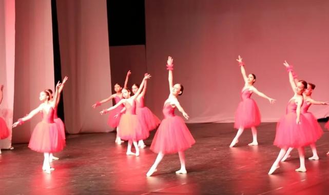 Muğlalı bale öğrencilerinden yıl sonu resitali