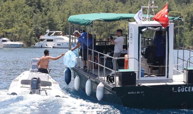 Muğla’nın mavi koyları 8 atık alım teknesiyle korunuyor