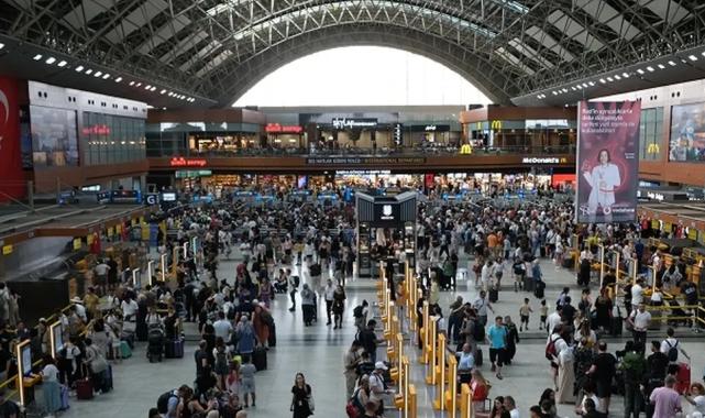Sabiha Gökçen Havalimanı’nda bayram yoğunluğu