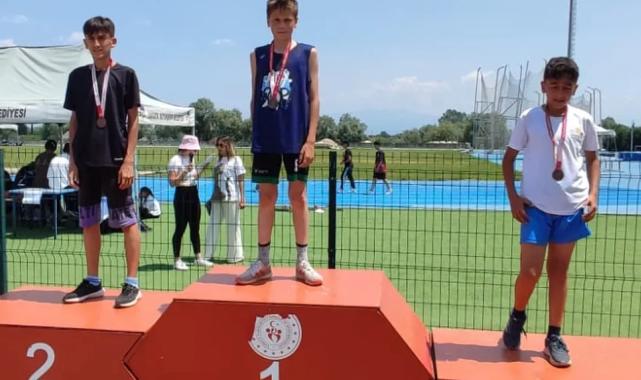 Sakaryalı atletizimciler kürsüden inmedi